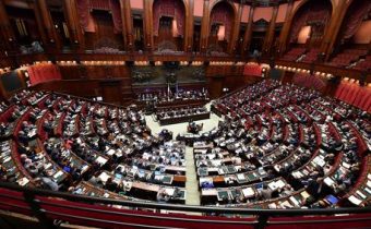 L'aula di Montecitorio durante la seduta della Camera per esaminare gli emendamenti agli articoli 3 e 4 del Rosatellum 2.0, Roma, 12 ottobre 2017.   ANSA/ETTORE FERRARI