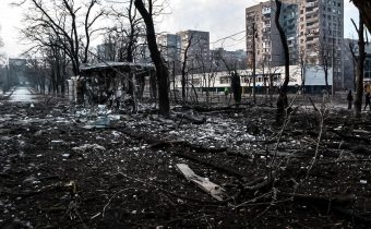 War_damages_in_Mariupol,_12_March_2022_(01)
